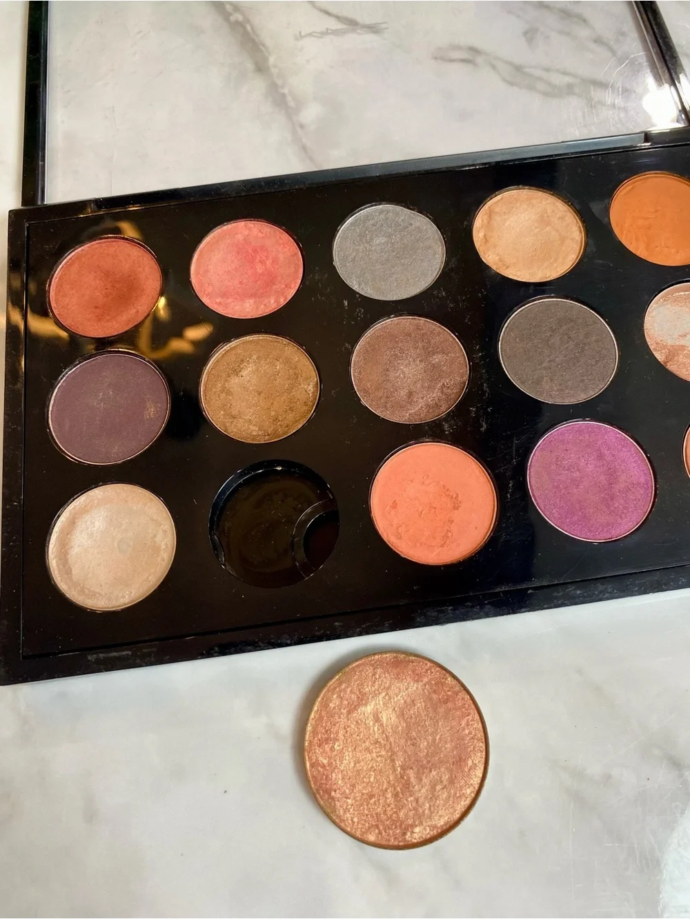MAC Cosmetics Built From Scratch Customizable Pro Pallet & 1 Free Highlighter